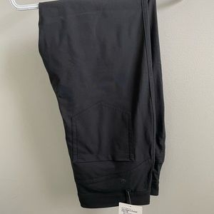 New with tags Lululemon City Sleek 5 pocket 7/8 pants